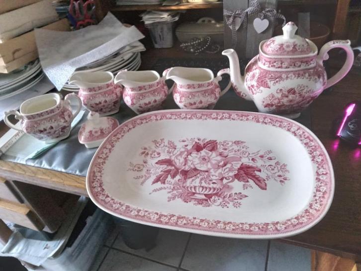 serviesdelen van royal sfinx serie BALMORAL in rood, Antiek en Kunst, Antiek | Servies los, Ophalen of Verzenden