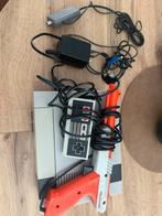 Nintendo NES Console met Zapper Gun, Avontuur en Actie, Gebruikt, 2 spelers, Eén computer