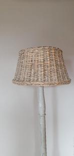 Vloerlamp met rieten kap, Huis en Inrichting, Lampen | Vloerlampen, Ophalen, Gebruikt, Beachy bohemien, 150 tot 200 cm