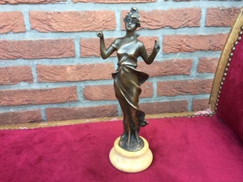 stijlvol bronzen beeldje, elegante klassieke dame, Antiek en Kunst, Kunst | Beelden en Houtsnijwerken, Ophalen of Verzenden