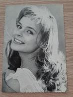 Ansichtkaart van filmster Sabine Sinjen., Ophalen of Verzenden