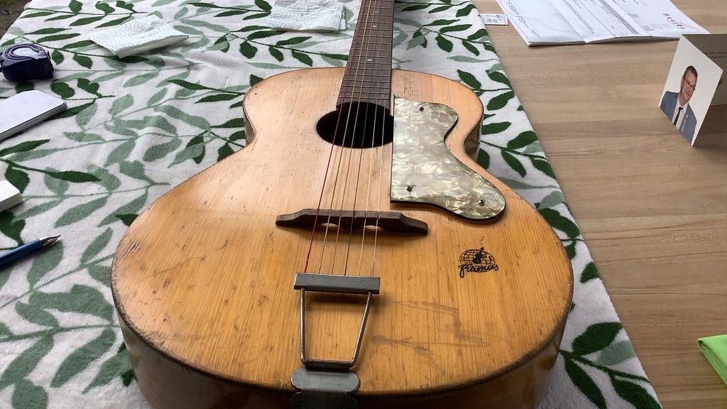 Vintage Framus oude/voormalige lesgitaar 96 cm, Antiek en Kunst, Antiek | Speelgoed, Ophalen