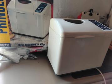 BROODBAKMACHINE  PRINCESS NL. 900gr480/watt. Type1932 beschikbaar voor biedingen