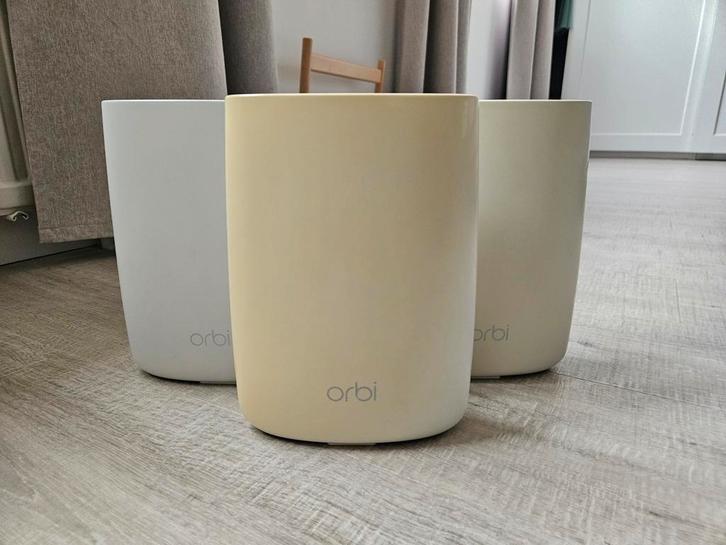 Netgear Orbi RBR50 + 2 Orbi RBS50 Satellieten Mesh WiFi, Computers en Software, Routers en Modems, Gebruikt, Router, Ophalen of Verzenden