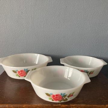3 vintage schalen beschikbaar voor biedingen