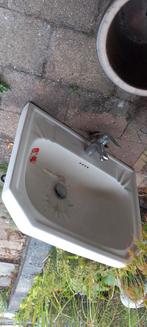 Sanindusa Wastafel + warm/koud-waterkraan.
Kraan uittrekbaar, Ophalen, 50 tot 100 cm, Zo goed als nieuw, Minder dan 100 cm