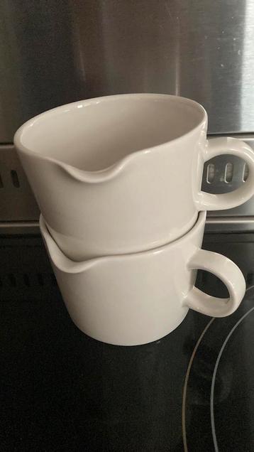 2 Arabia Melk Kannetjes Teema Finland Wit  beschikbaar voor biedingen