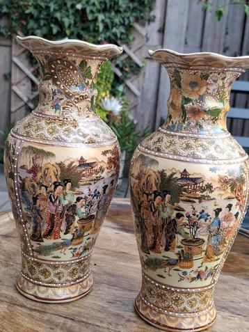 Zeer fraaie Chinees porseleinen vazen 2 stuks beschikbaar voor biedingen