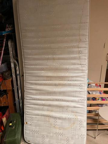 Matras 90 x 210 gratis beschikbaar voor biedingen