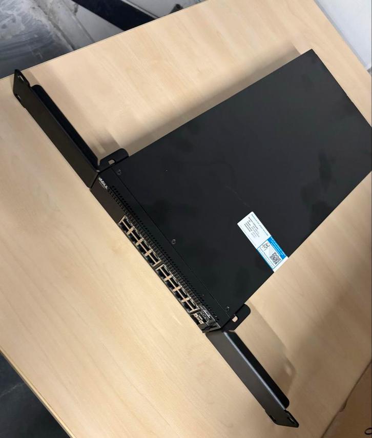 Dell X1018P Switch - Managed Gigabit Ethernet, Computers en Software, Netwerk switches, Zo goed als nieuw, Ophalen of Verzenden
