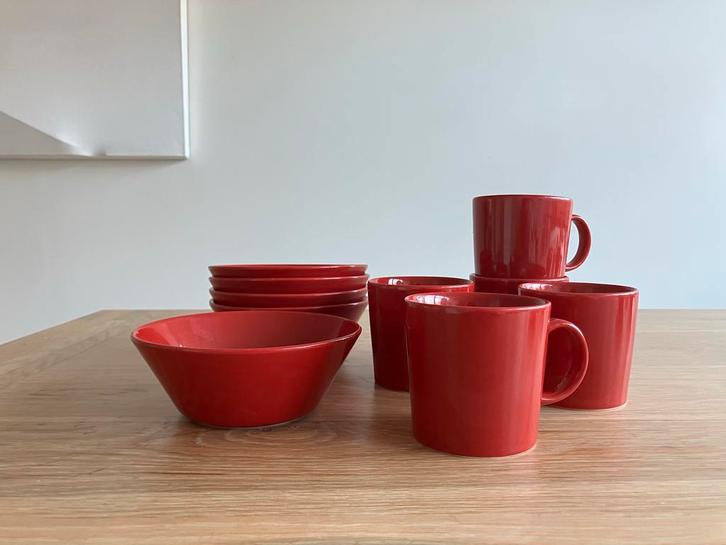 Iittala Teema Kersenrood - 5 mokken & 5 kommen, Huis en Inrichting, Keuken | Servies, Gebruikt, Kom(men), Effen, Keramiek, Ophalen of Verzenden