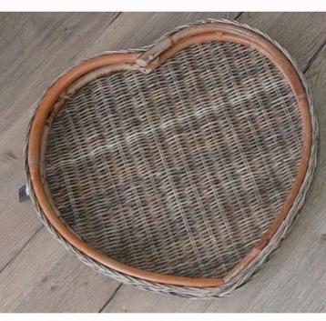 Riviera maison rattan hart dienblad  beschikbaar voor biedingen