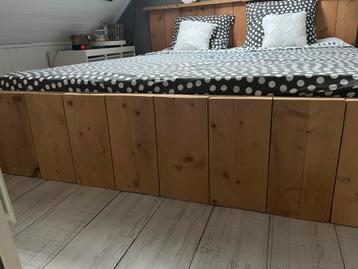Steigerhouten Tweepersoonsbed beschikbaar voor biedingen