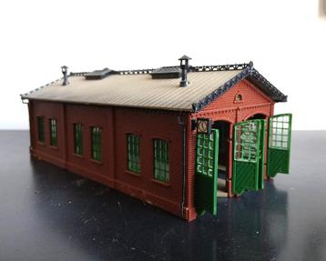 2-sporige Locomotievenloods. N-spoor. beschikbaar voor biedingen