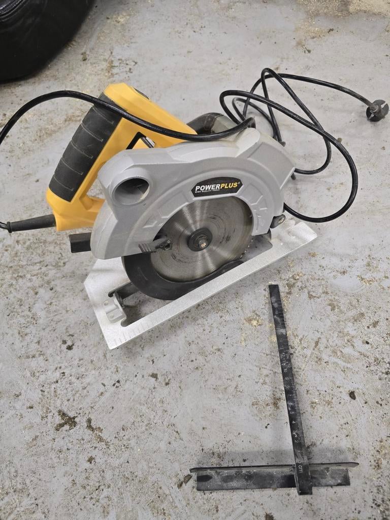 PowerPlus Cirkelzaag Laser 1500W - ZGAN, Cirkelzaag, Ophalen of Verzenden, Zo goed als nieuw, PowerPlus