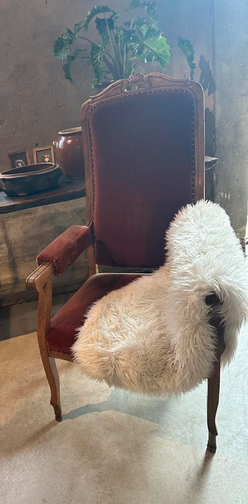 Brocante fauteuil - stoel - rood vlours - sinterklaas, Antiek en Kunst, Antiek | Meubels | Stoelen en Banken, Ophalen