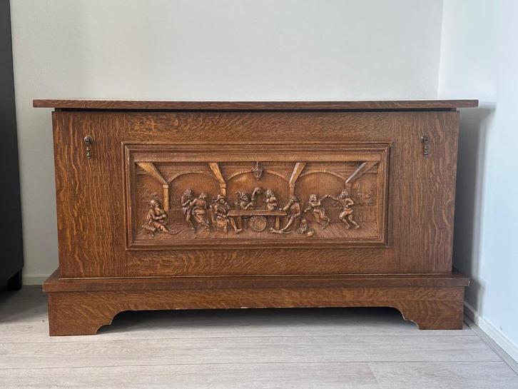 Antieke eikenhouten dekendoos met houtsnijwerk, Antiek en Kunst, Antiek | Meubels | Kasten, Ophalen