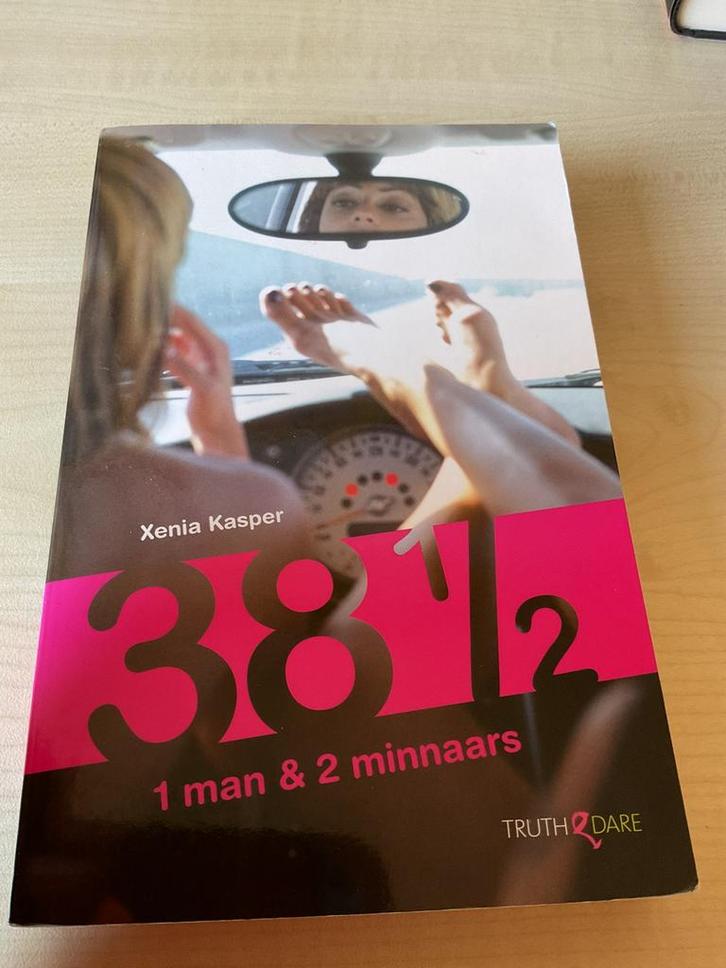 Xenia Kasper - 38 1/2, 1 man & 2 minnaars, Boeken, Romans, Zo goed als nieuw, Ophalen of Verzenden