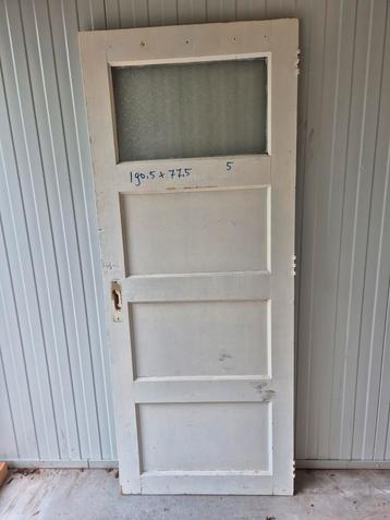 Diverse paneeldeuren beschikbaar voor biedingen