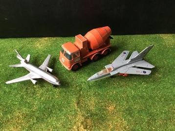 Set Matchbox Concrete truck, Tornado, DC10 beschikbaar voor biedingen