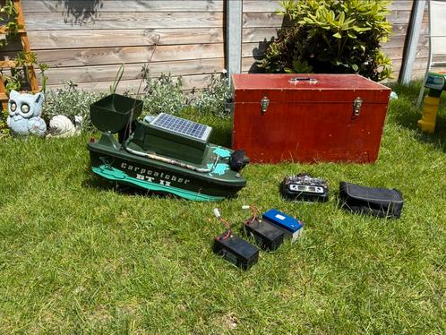 Voerboot met zonnenpaneel en voervijzel, Watersport en Boten, Hengelsport | Karpervissen, Gebruikt, Overige typen, Ophalen