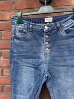 Hailys jeans met knopen maat L, Kleding | Dames, Spijkerbroeken en Jeans, Blauw, Overige jeansmaten, Ophalen of Verzenden, Zo goed als nieuw