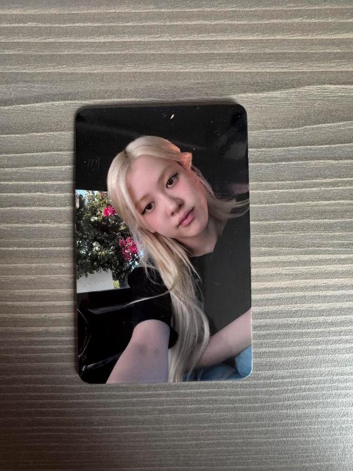 Rosé Rosie photocard londen exclusief (1), Verzamelen, Muziek, Artiesten en Beroemdheden, Nieuw, Foto of Kaart, Verzenden