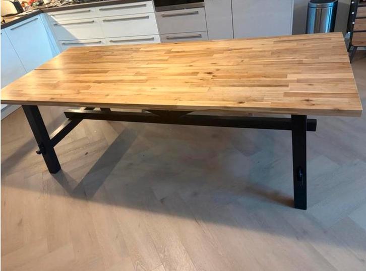 Ikea Skogsta eettafel acacia zwart 235 x 100 cm, Huis en Inrichting, Tafels | Eettafels, Gebruikt, 100 tot 150 cm, 200 cm of meer