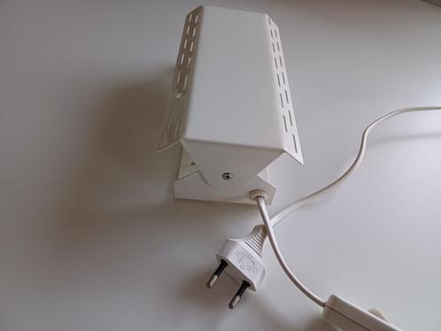 Vintage wit wandlampje in nette staat zie foto's, Huis en Inrichting, Lampen | Wandlampen, Gebruikt, Metaal, Ophalen of Verzenden