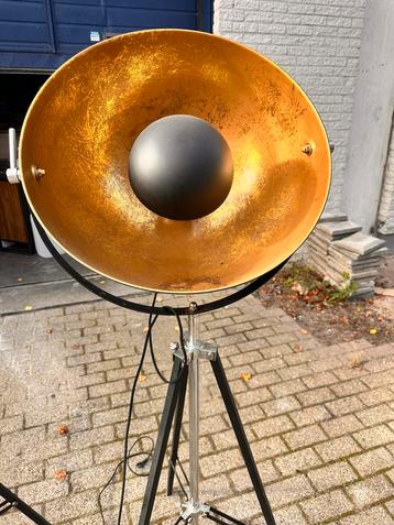 2 sfeer verlichtende lampen beschikbaar voor biedingen