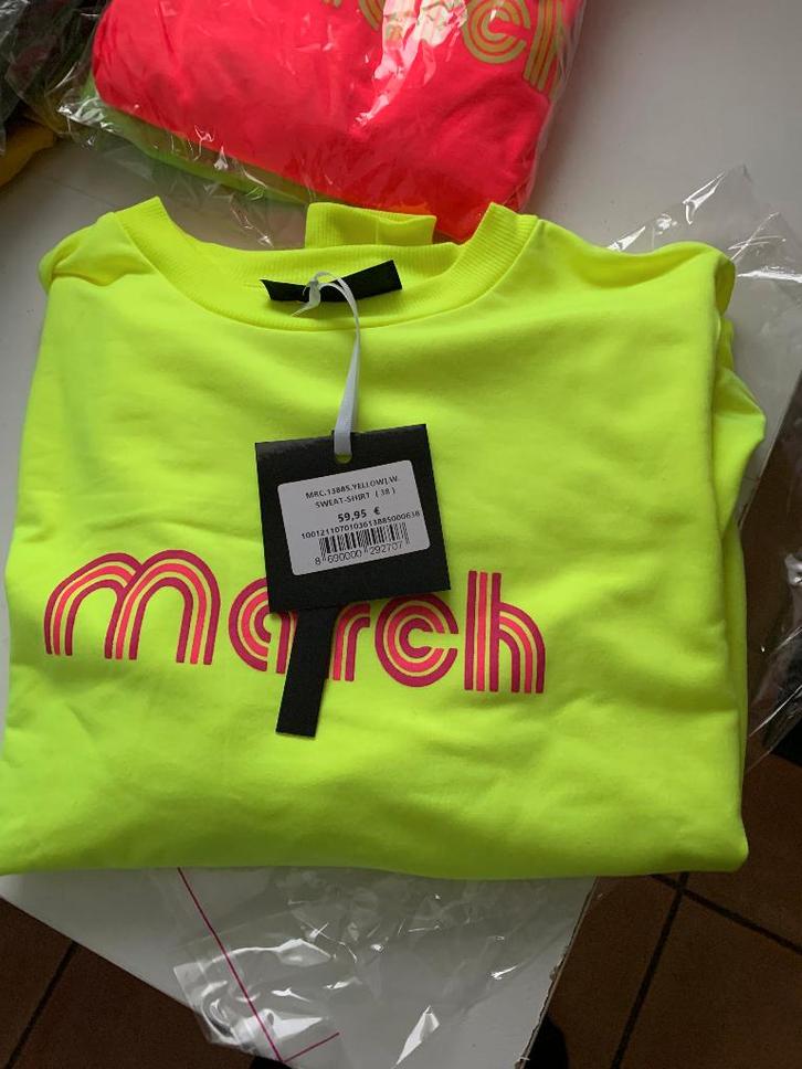 150 STUKS DAMES SWEATERS IN MATEN  36 TOT44  IN 3 KLEUREN, Zakelijke goederen, Partijgoederen en Retail | Partijgoederen, Textiel