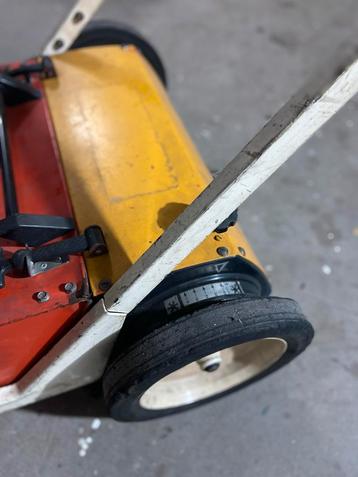 Veegmachine - Handig voor uw werkplaats! beschikbaar voor biedingen