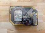 Pokemon sealed tag team pikachu & zekrom gx tin, Ophalen of Verzenden, Nieuw