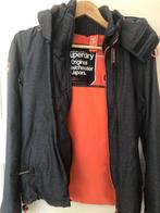 tussenjas / winterjas Superdry XS blauw met oranje details, Ophalen of Verzenden, Gebruikt, Meisje, Jas