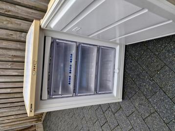 Whirlpool a klasse  3 laden vriezer beschikbaar voor biedingen