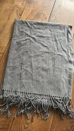 Shawl sjaal omslagdoek pashmina look grijs, Ophalen of Verzenden, Zo goed als nieuw, Maat 46/48 (XL) of groter, Sjaal