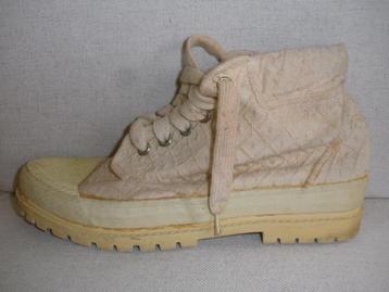 Sneakers beige maat 40 beschikbaar voor biedingen