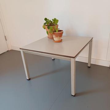 Retro Schooltafeltje - 60x60cm beschikbaar voor biedingen