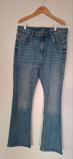 Bootcut jeans C&A maat 42.
Binnenbeenlengte 78 cm.
Gedragen, Kleding | Dames, Spijkerbroeken en Jeans, Ophalen of Verzenden, Gedragen