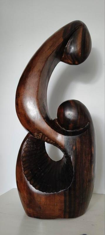Tropisch Houten Beeldhouwwerk Sculptuur beschikbaar voor biedingen