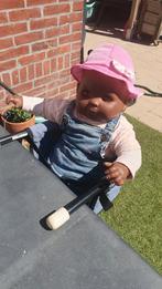 Levensechte grote babypop met stoeltje, Ophalen of Verzenden, Zo goed als nieuw, Babypop
