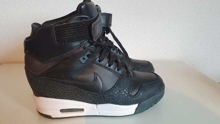 Nike Air Revolution Sky Hi Sneakers - Maat 38, Kleding | Dames, Schoenen, Gedragen, Sneakers of Gympen, Zwart, Ophalen of Verzenden