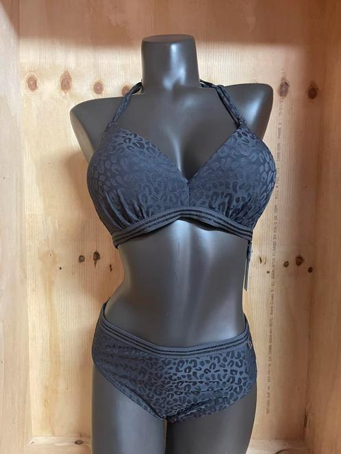 Beachlife halter bikini top maat 36c en slip 38 leopard, Kleding | Dames, Badmode en Zwemkleding, Nieuw, Bikini, Zwart, Ophalen of Verzenden