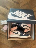 Nike Air Jordan 1 Retro High OG Atmosphere, Blauw, Sneakers of Gympen, Gedragen, Ophalen
