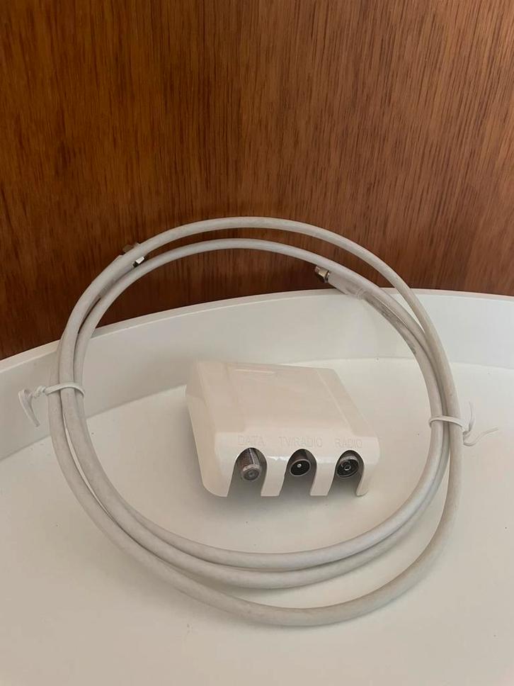 Technetix UMU-1006 splitter + coax aansluitkabel Ziggo, Audio, Tv en Foto, Audiokabels en Televisiekabels, Ophalen of Verzenden