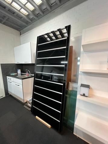 MOOI WAND PANEEL HOOGGLANS ZWART MET LED beschikbaar voor biedingen