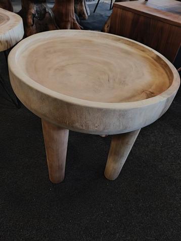 Bijzettafel hout (outlet)  beschikbaar voor biedingen