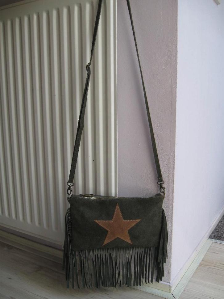BORSE in PELLE groen suede leren tas met ster en franje, Sieraden, Tassen en Uiterlijk, Tassen | Damestassen, Zo goed als nieuw