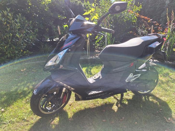 Te Koop aangeboden: 2 defecte scooters in 1 koop!, Fietsen en Brommers, Brommeronderdelen | Scooters, Gebruikt, Peugeot, Overige typen