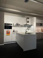 Showroomkeuken MOET NU WEG! NU VOOR 3075,-, Huis en Inrichting, Keuken | Complete keukens, Ophalen, Wit, Overige typen, Nieuw